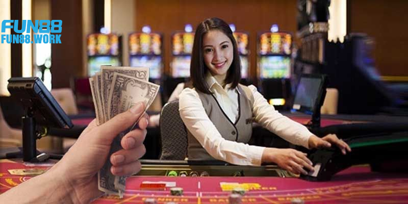 Dealer Là Gì - Hé Lộ Bí Ẩn Về Người Chia Bài Tại Fun88 6 Vai trò cụ thể của người chia bài